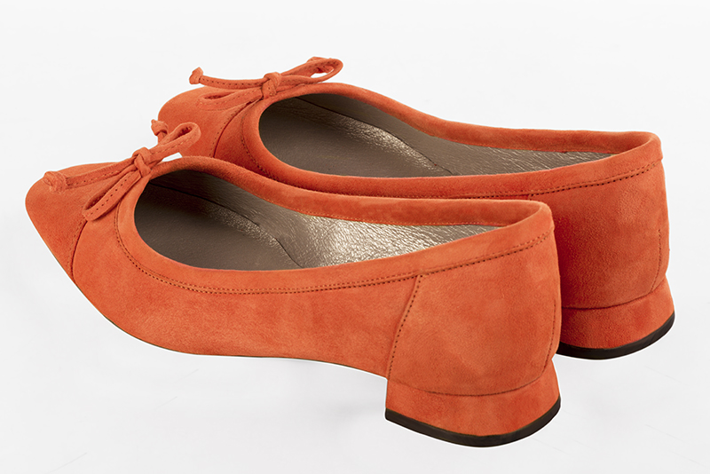 Clementine orange women's ballet pumps, with low heels. Square toe. Flat flare heels. Rear view - Florence KOOIJMAN